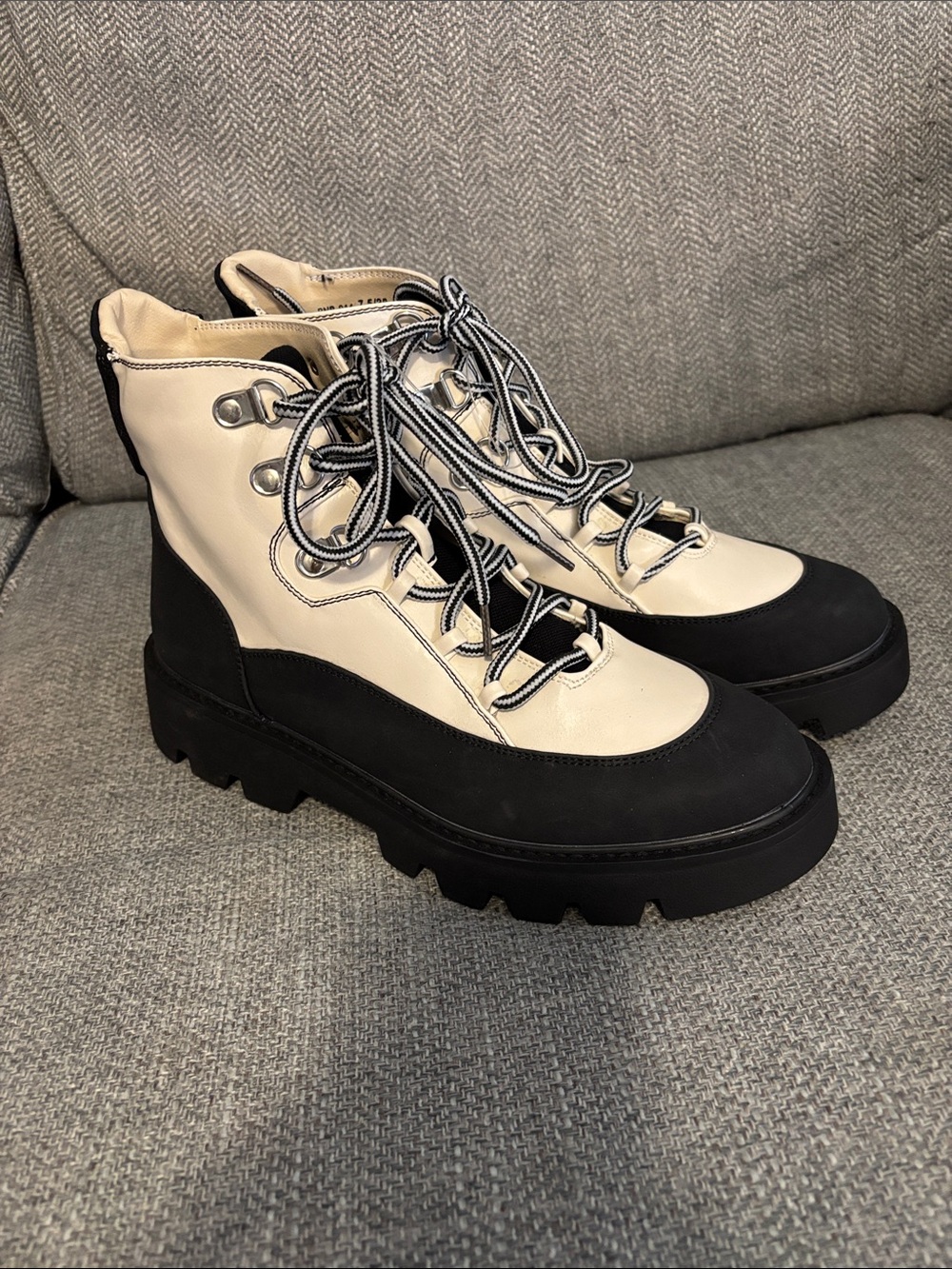Chinese Laundry Pfeiffer Combat Boots Woman’s Sz 7.5